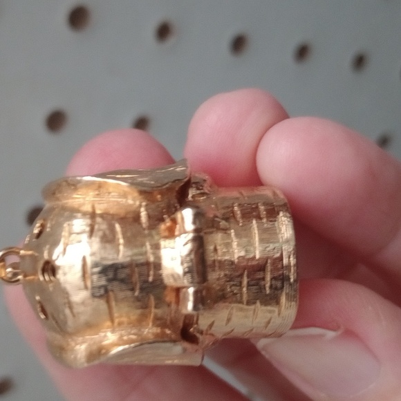 Elephant Locket With Chain - Picture 4 of 6